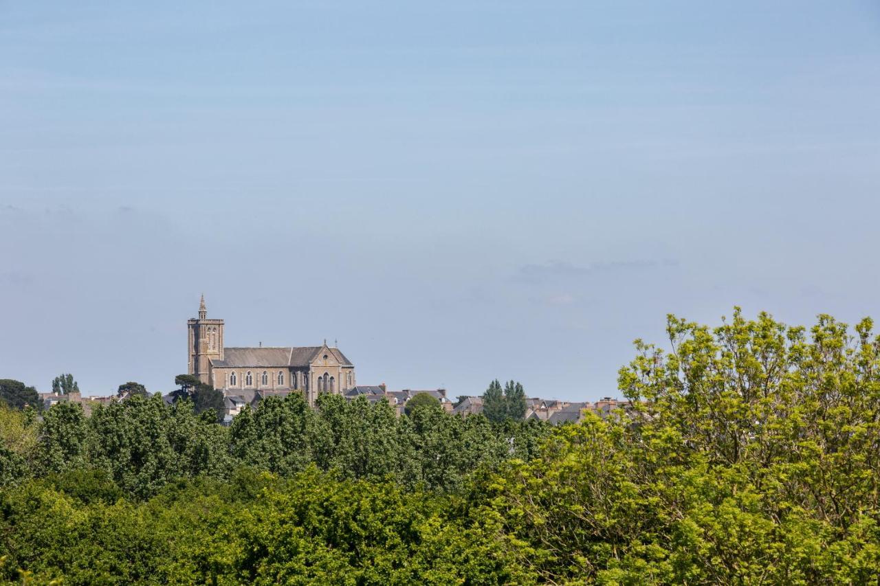 La Metairie-Du-Vauhariot - Vue Mer Et Mont Saint Michel - Piscine Chauffee - Acces Gr34 Cancale Eksteriør billede